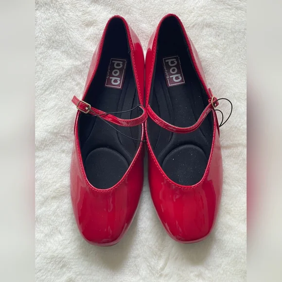 Pop Red Glossy Flats with Strap - Picture 7 of 7